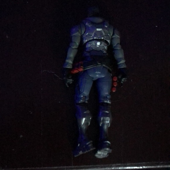 Overwatch origins reaper 6inch figure joints are a little stiff - Picture 2 of 2